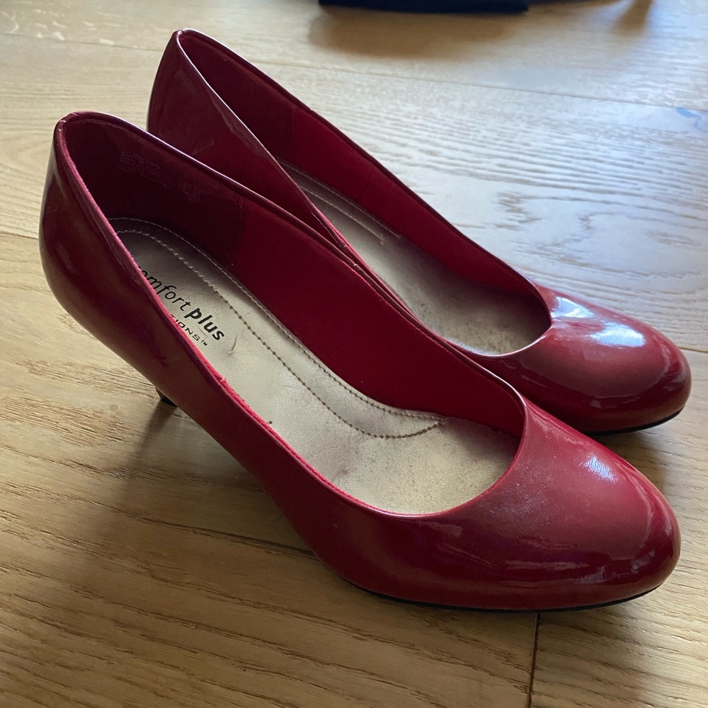 Predictions Women's Glossy Red Heels